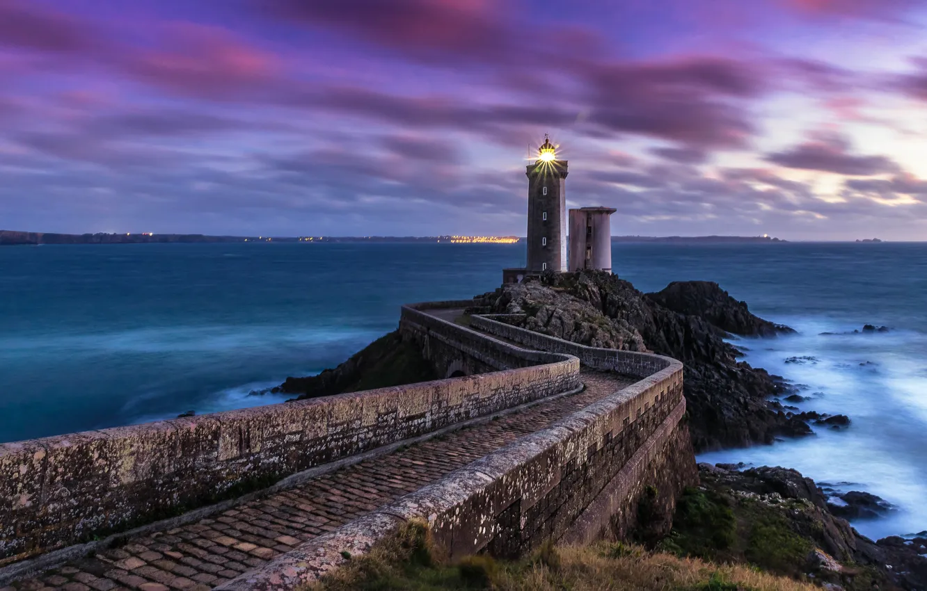 Фото обои дорога, море, свет, пейзаж, камни, берег, Франция, маяк