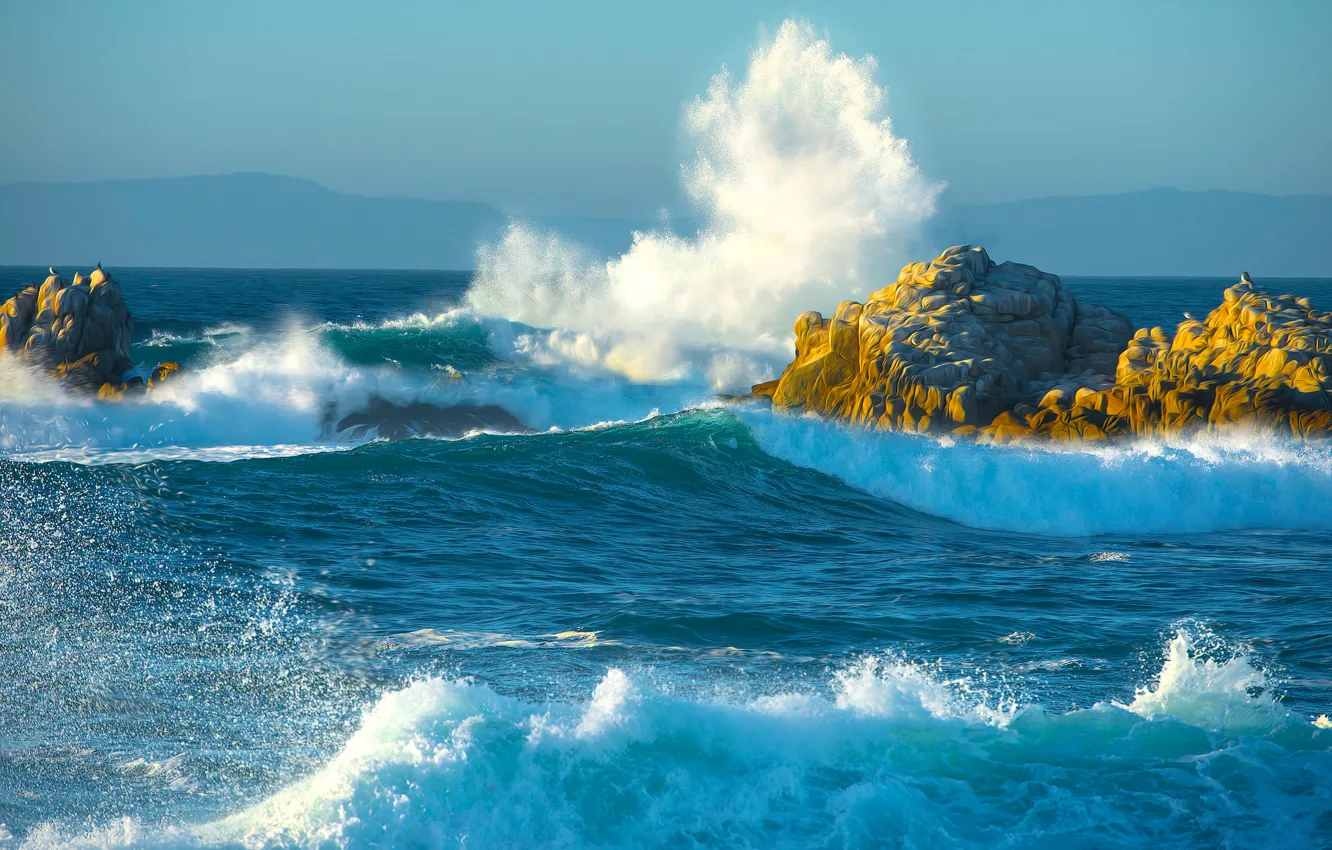 Фото обои море, волны, горы, брызги, шторм, камни, скалы