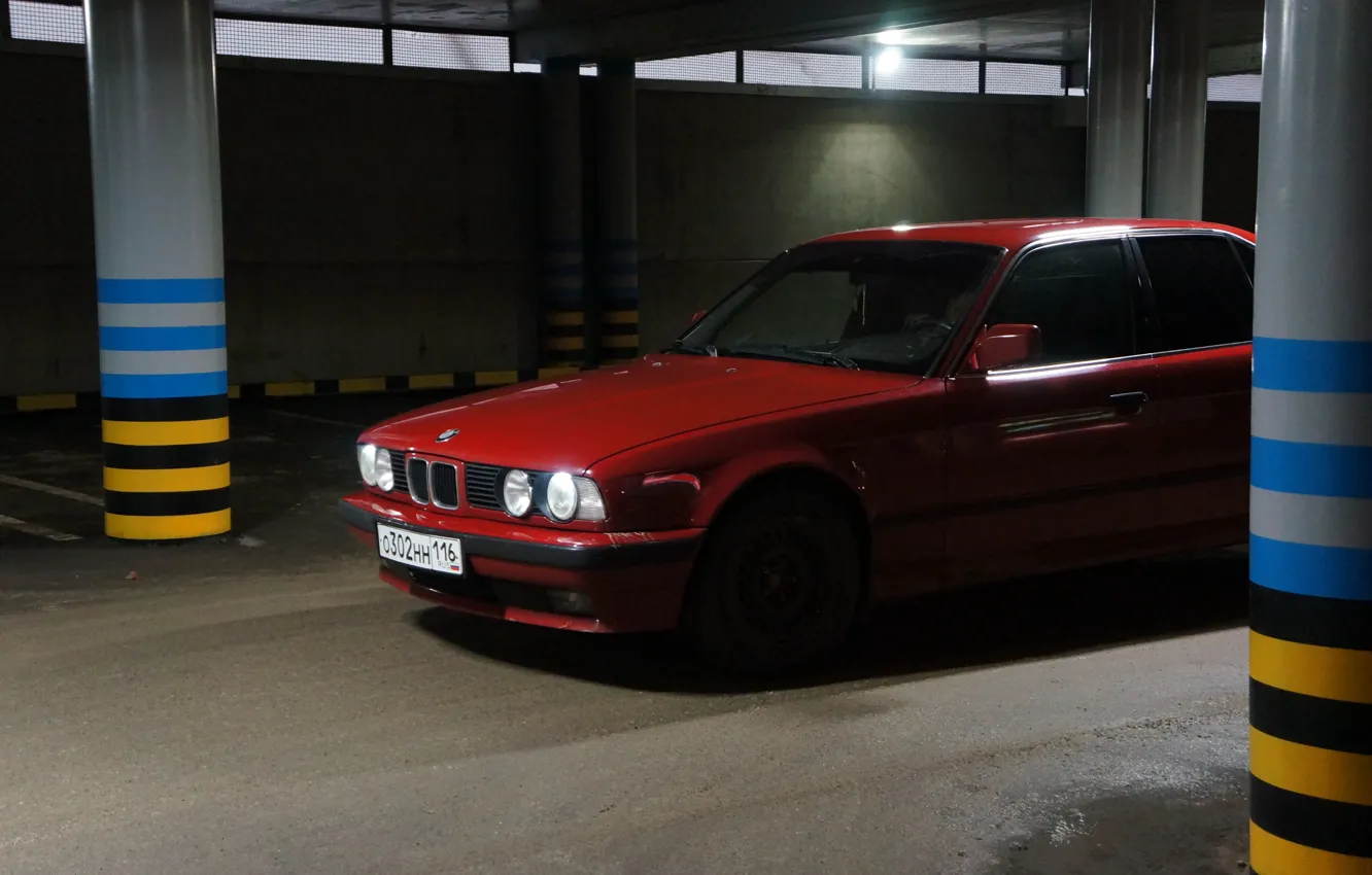 Фото обои красный, бмв, гараж, BMW, парковка, бумер, bmw 5 series, red bmw