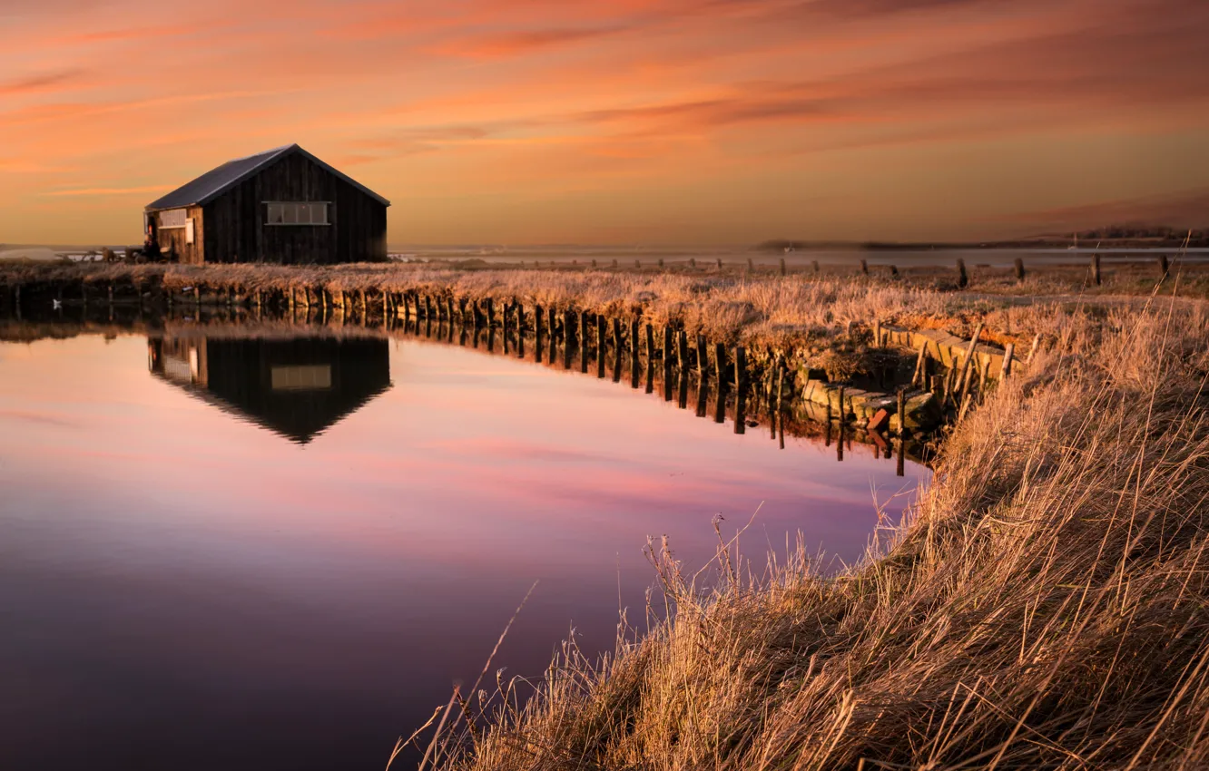 Фото обои grass, sunset, water, reflection, barn, marsh