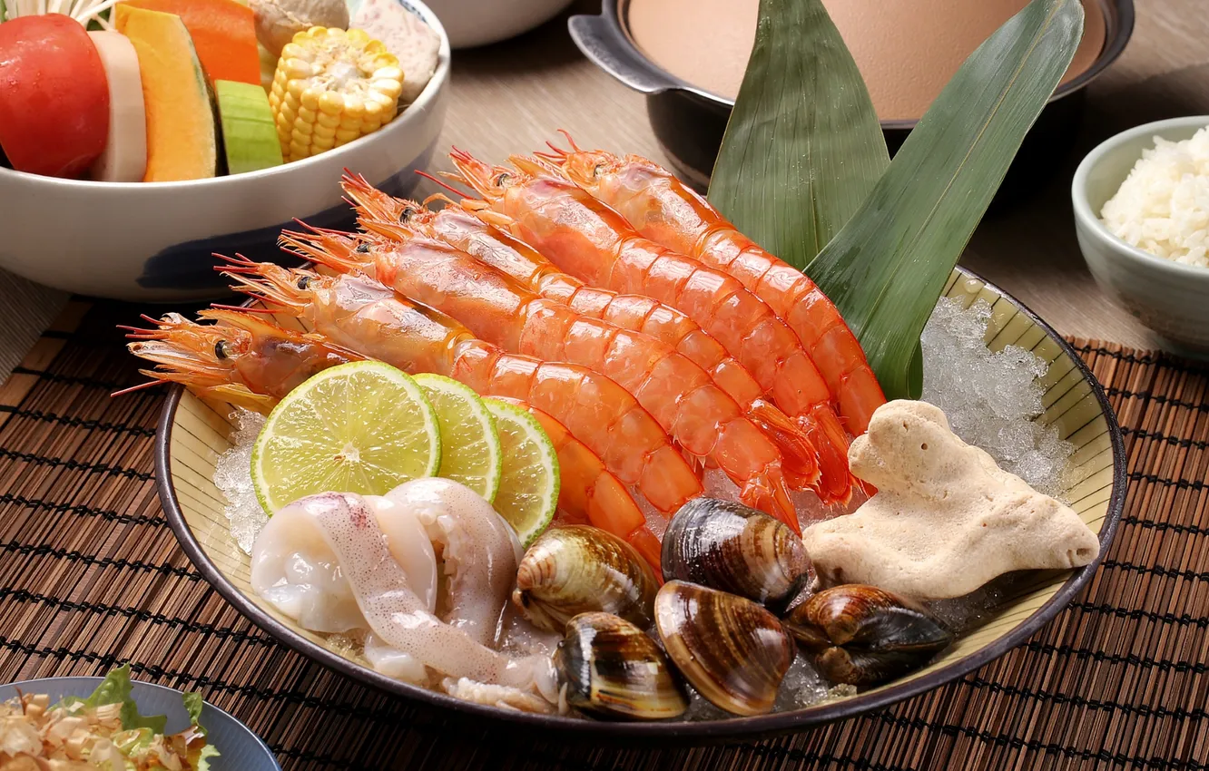 Фото обои лимон, овощи, креветки, морепродукты, кальмары, моллюски