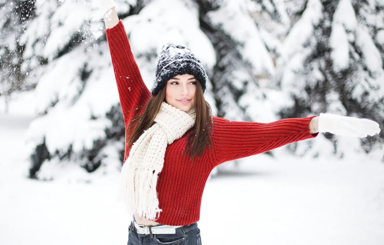 Фото обои зима, взгляд, снег, деревья, поза, шапка, Девушка, руки