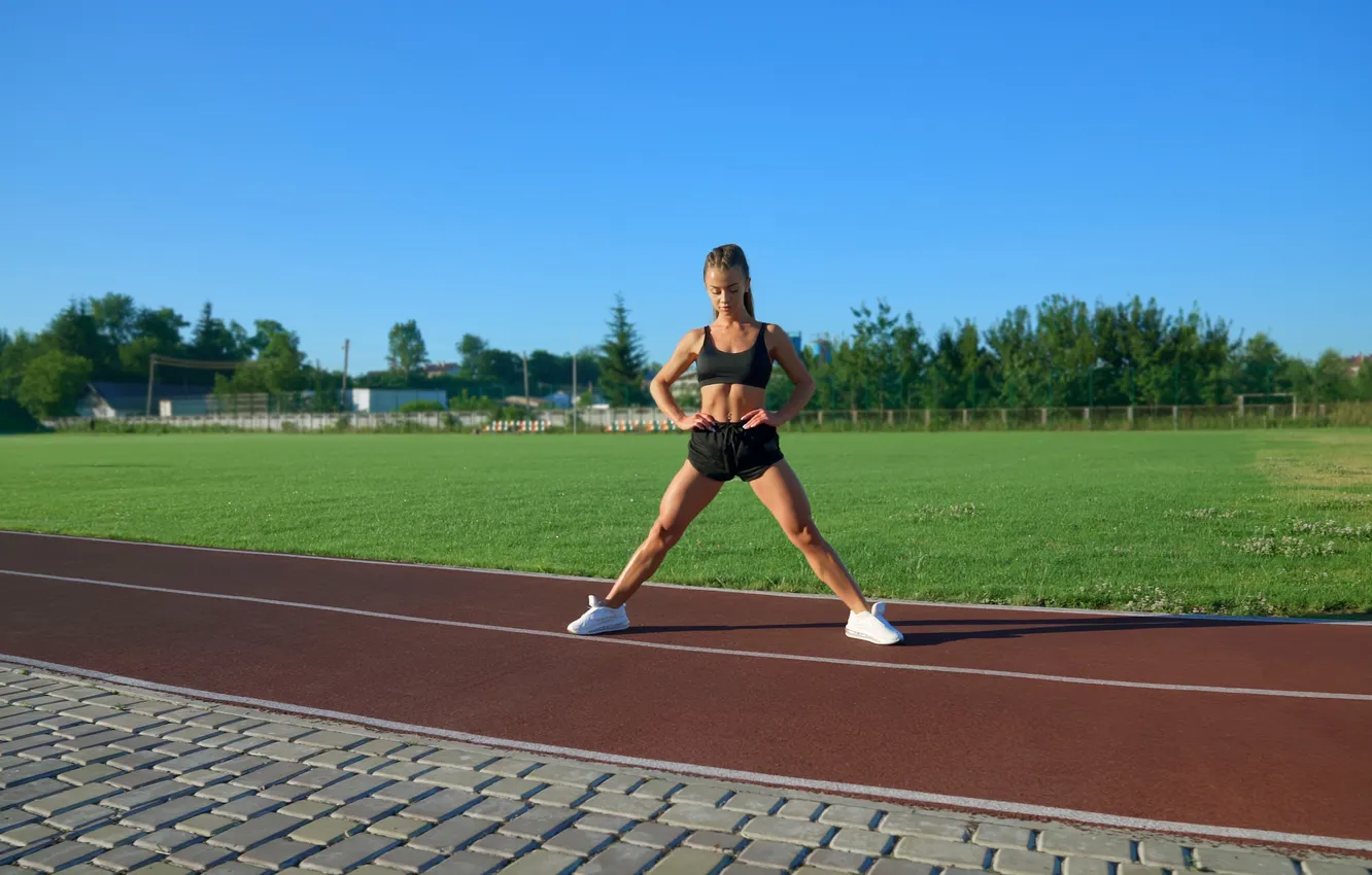 Фото обои model, beauty, pose, athlete, training, sportswear, warm-up, athletics track