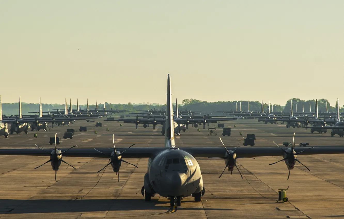 Фото обои самолёт, аэродром, военно-транспортный, Hercules, C-130
