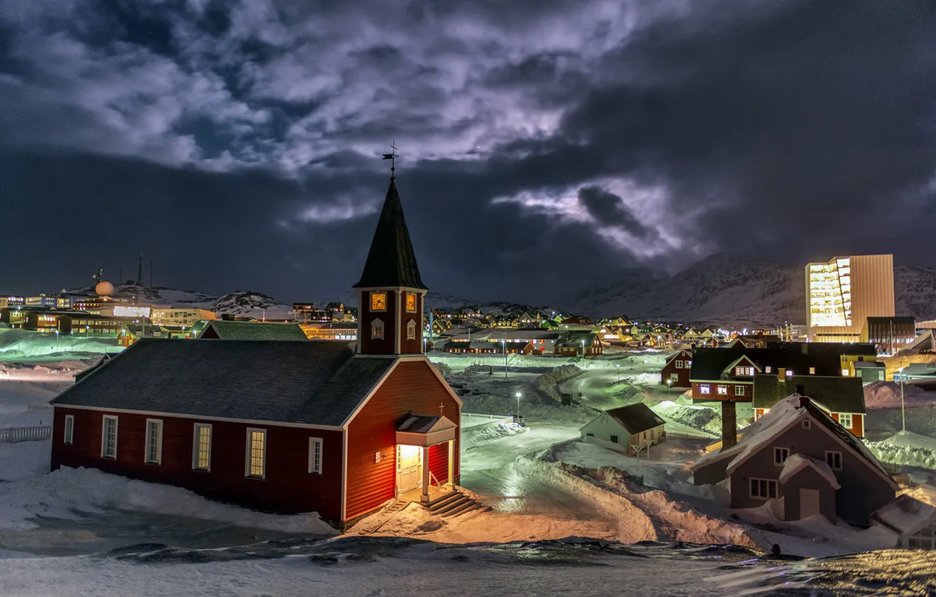 Фото обои горы, ночь, город, дома, Дания, освещение, церковь, Гренландия