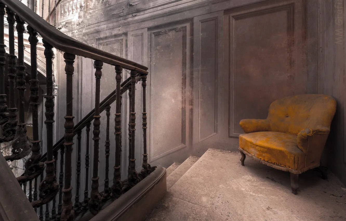 Фото обои стена, кресло, лестница
