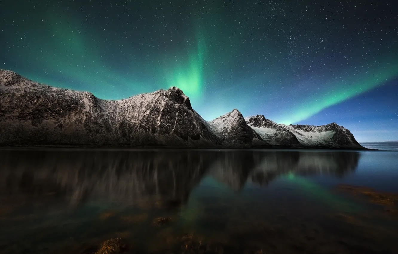Фото обои небо, звезды, горы, ночь, северное сияние, Норвегия, север