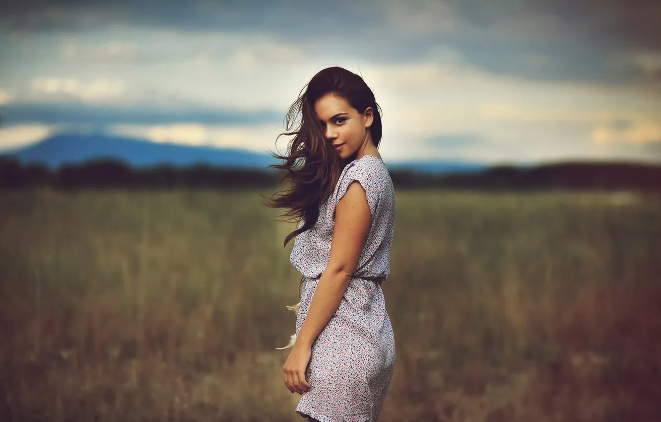 Фото обои взгляд, улыбка, платье, Louise