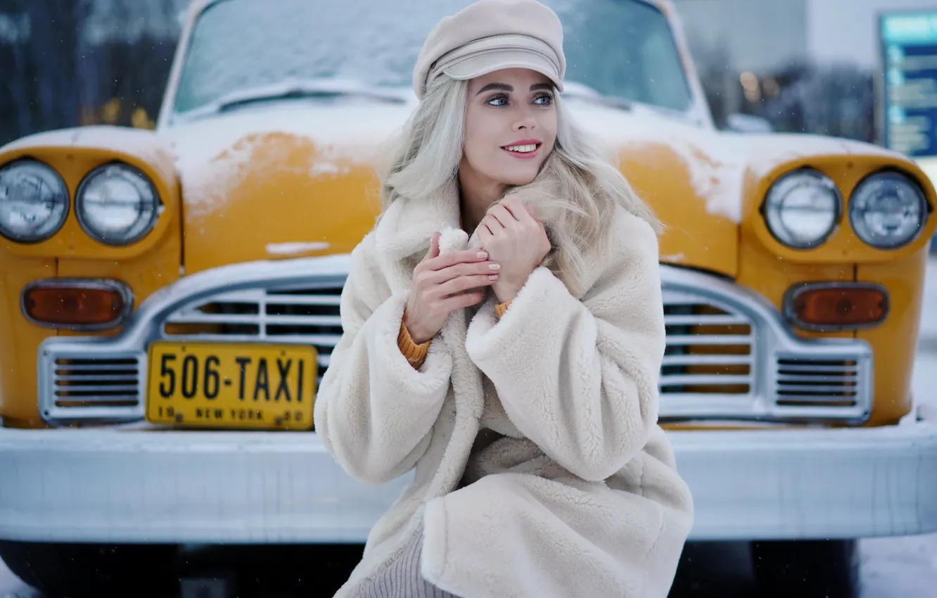 Фото обои зима, машина, девушка, снег, улыбка, блондинка, такси, Ольга