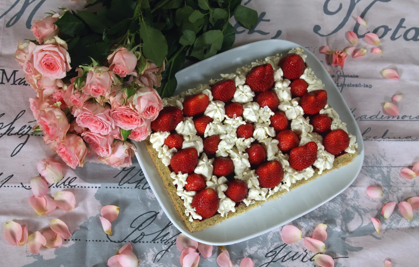 Фото обои Клубника, Букет, Лепестки, Strawberry, Торт, Cake, Bouquet, Розовые розы