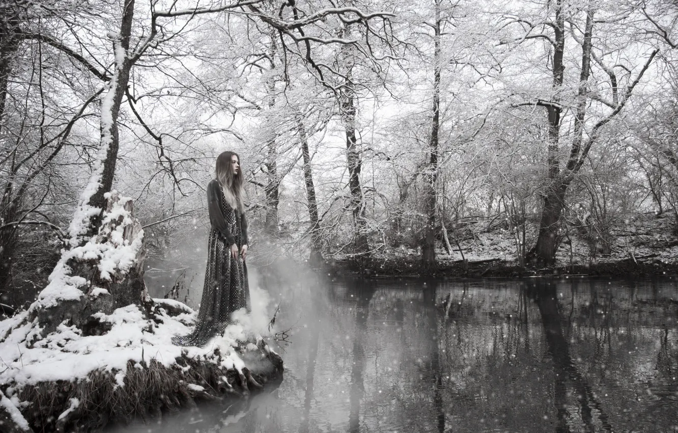 Фото обои зима, девушка, снег, река