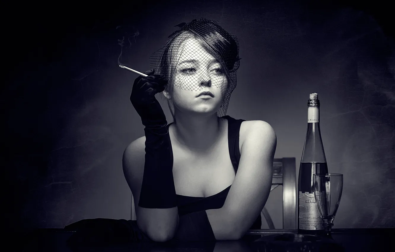 Фото обои бутылка, сигарета, драма, вдова, траур