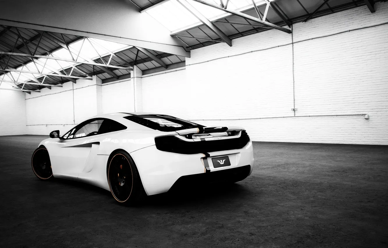 Фото обои белый, тюнинг, McLaren, ангар, суперкар, tuning, Wheelsandmore, MP4-12C