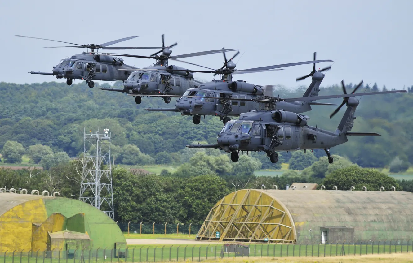 Фото обои вертолеты, аэродром, взлет, England, ангары, LAKENHEATH, ROYAL AIR FORCE, HH-60G Pave Hawks