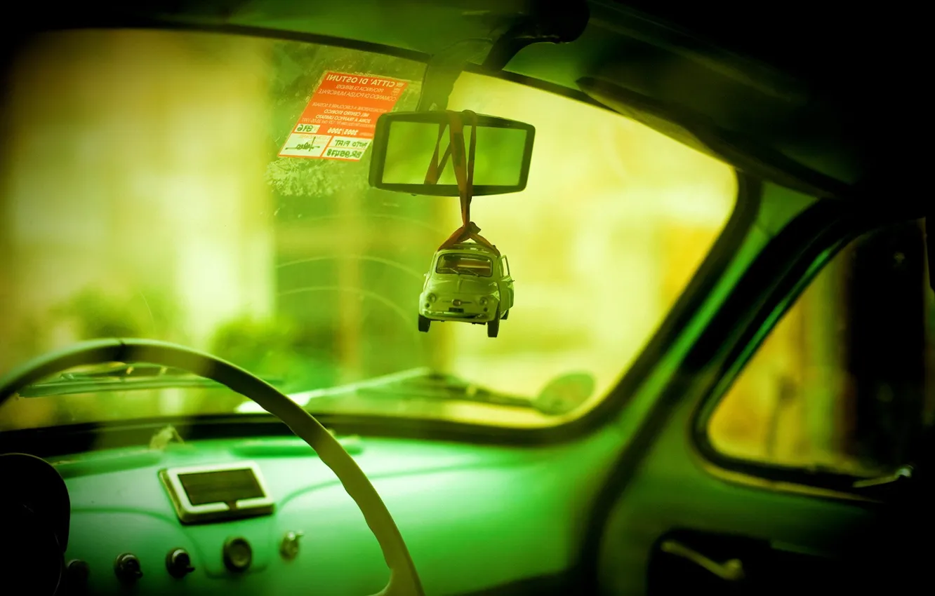 Фото обои авто, зеленый, игрушка, зеркало