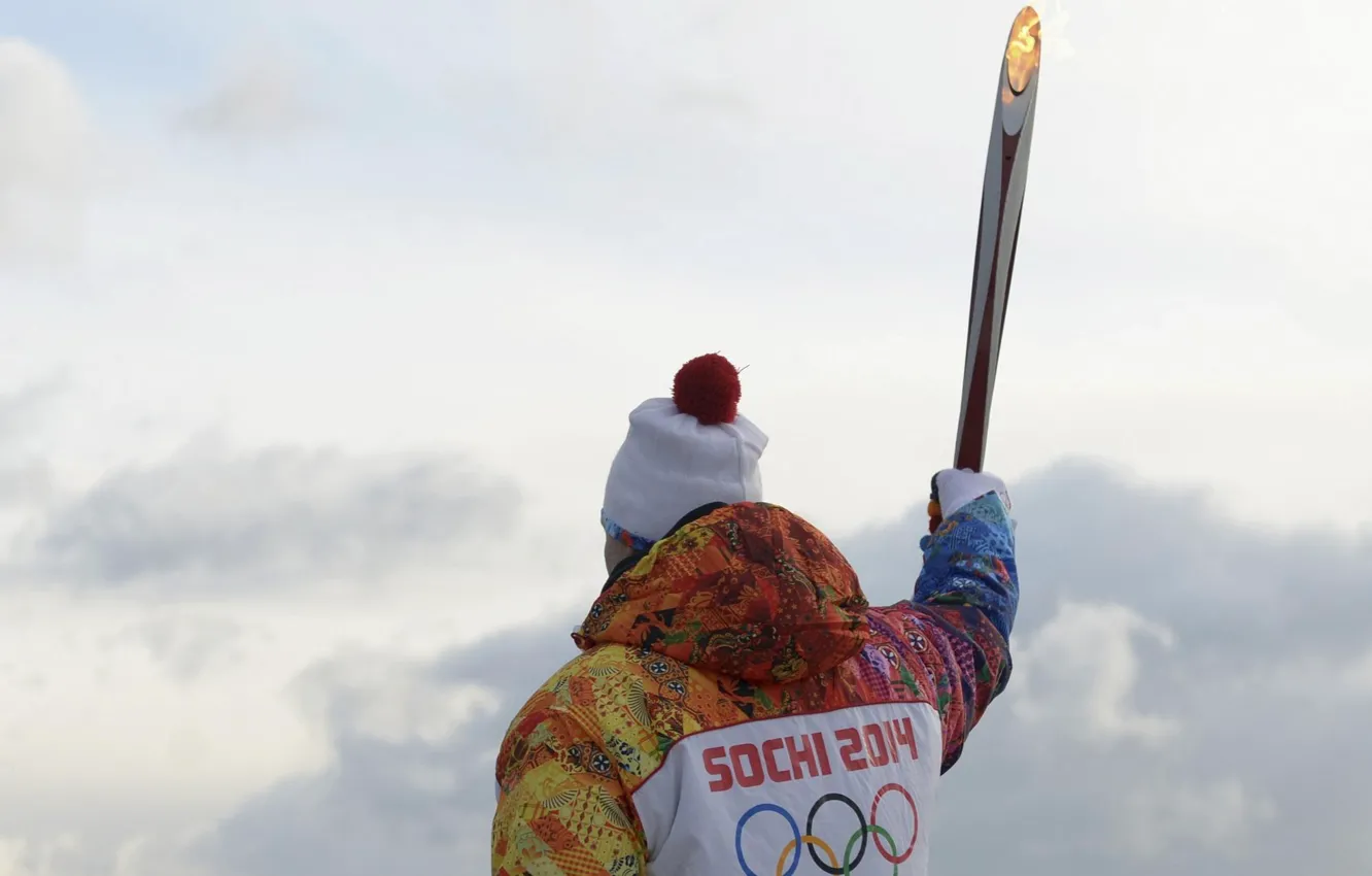 Фото обои олимпиада, спортсмен, Факел, Сочи 2014, Sochi 2014, зимние олимпийские игры, факелоносец