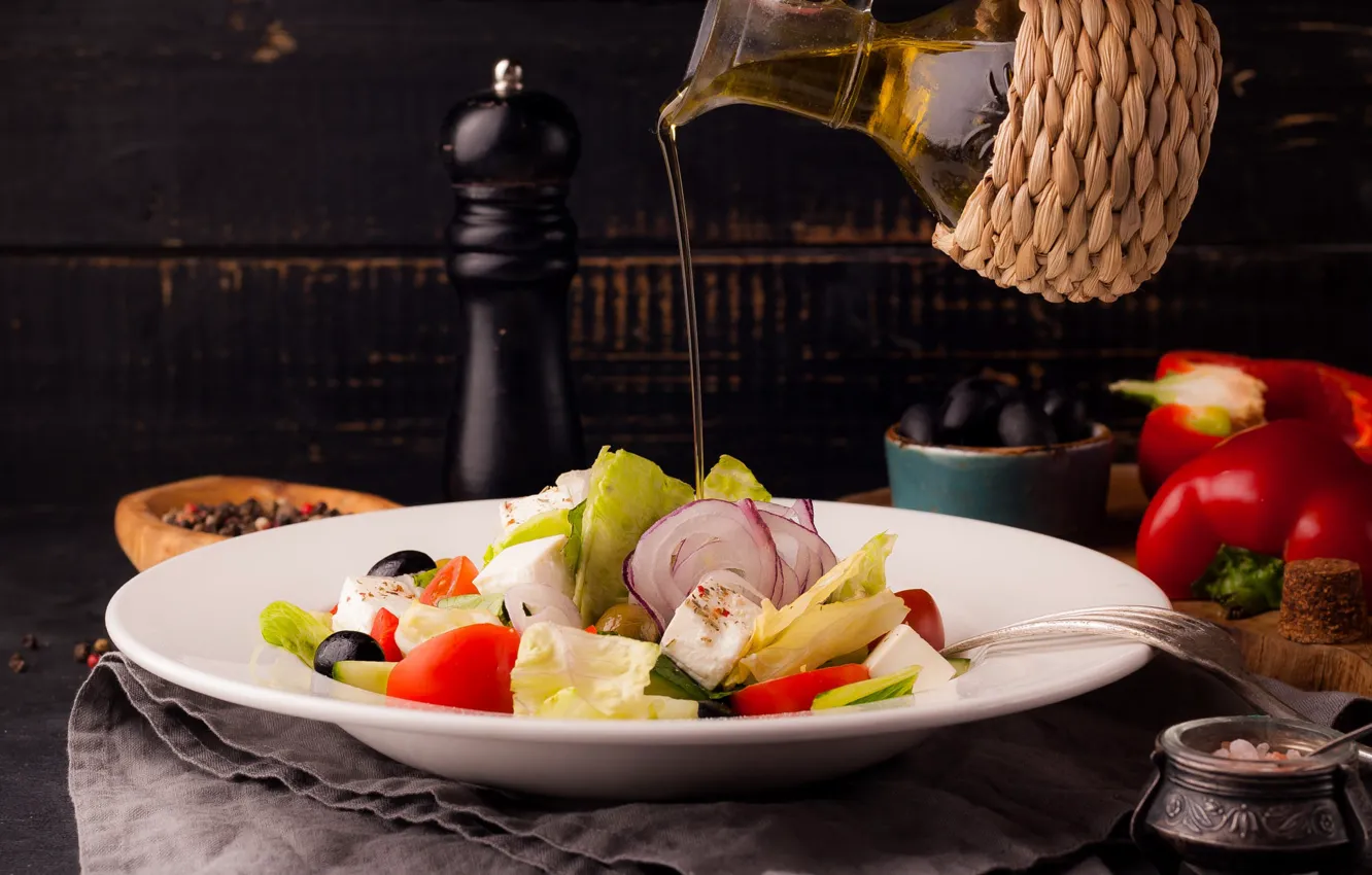 Фото обои еда, тарелка, перец, овощи, салат, бутылочка, растительное масло