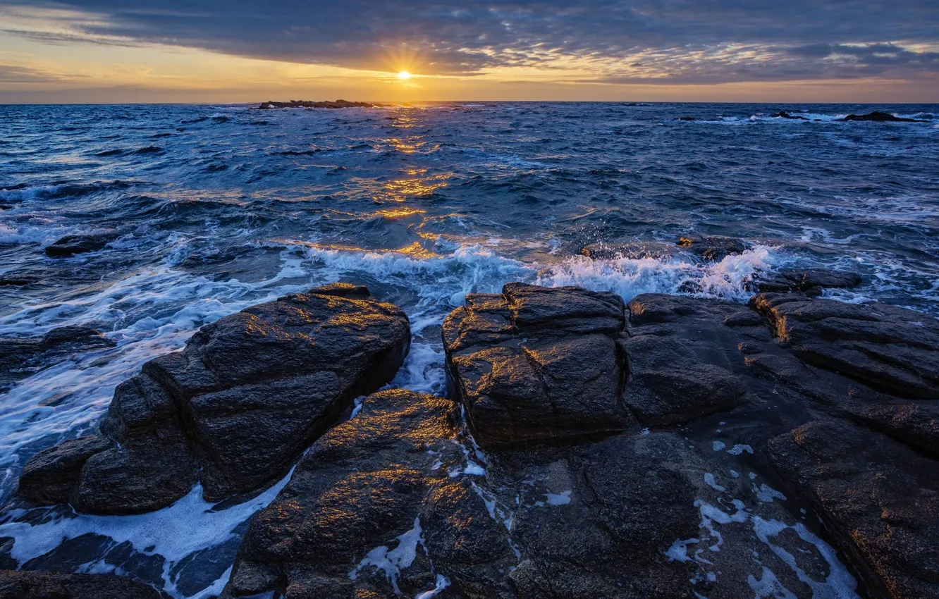 Фото обои море, солнце, закат, камни, побережье