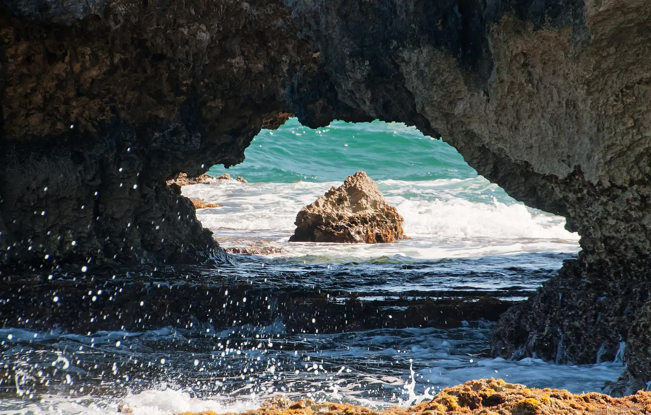 Фото обои море, волны, брызги, скалы