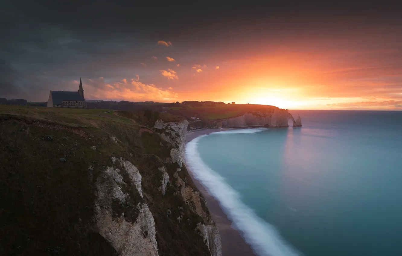 Фото обои море, закат, берег, церковь