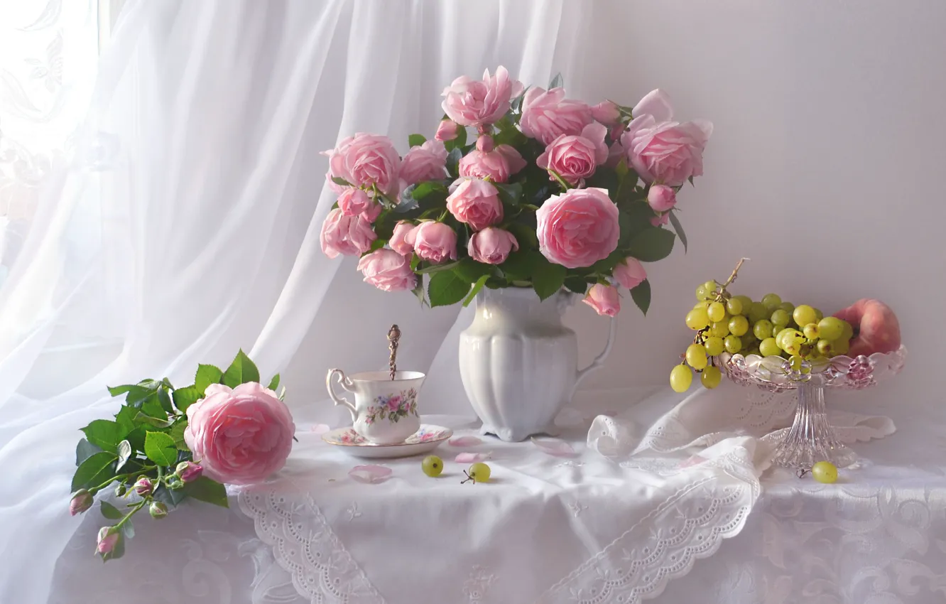 Фото обои цветы, стиль, розы, букет, виноград, розовые, фрукты, натюрморт