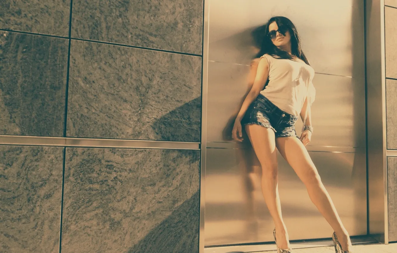 Фото обои girl, hot, sexy, fashion, legs, hair, shot, portrait