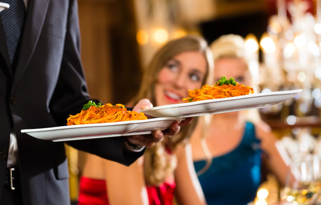 Фото обои women, food dish, serving food at a restaurant