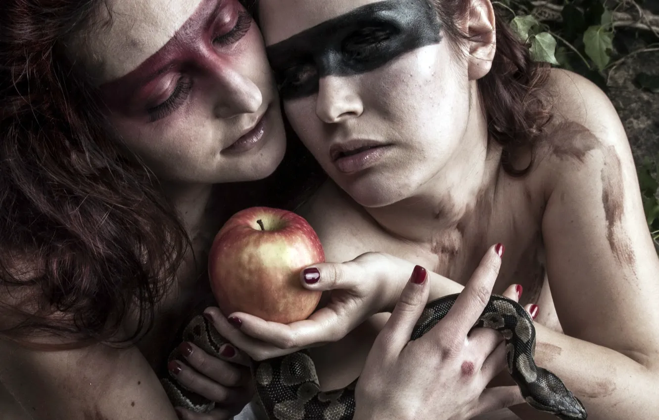 Фото обои девушки, яблоко, змея