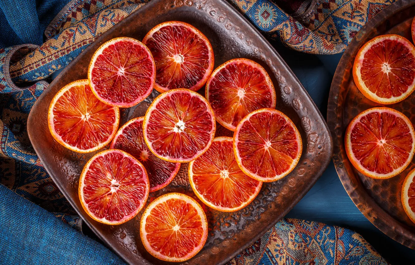 Фото обои апельсин, полотенце, ткань, кружочки, много, дольки, поднос, нарезка