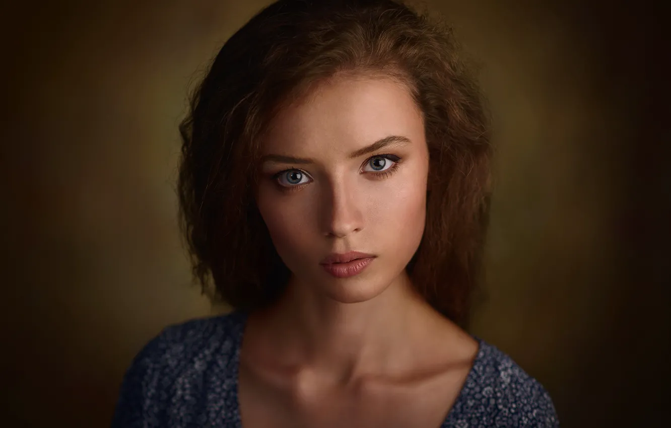 Фото обои взгляд, девушка, шатенка, локоны