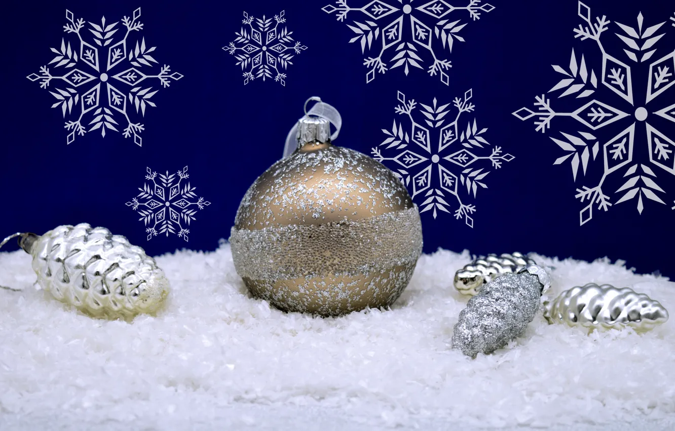 Фото обои снег, снежинки, праздник, шарик, Новый год, шишки, ёлочные игрушки, новогодние декорации