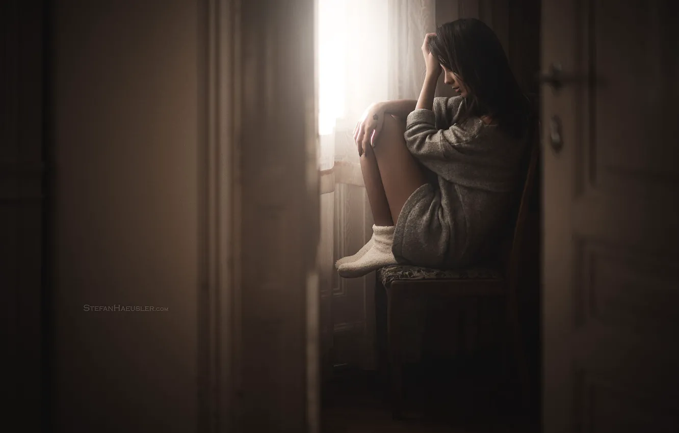 Фото обои girl, sad, evening, model, room, Stefan Hausler, Seline Bulczynska