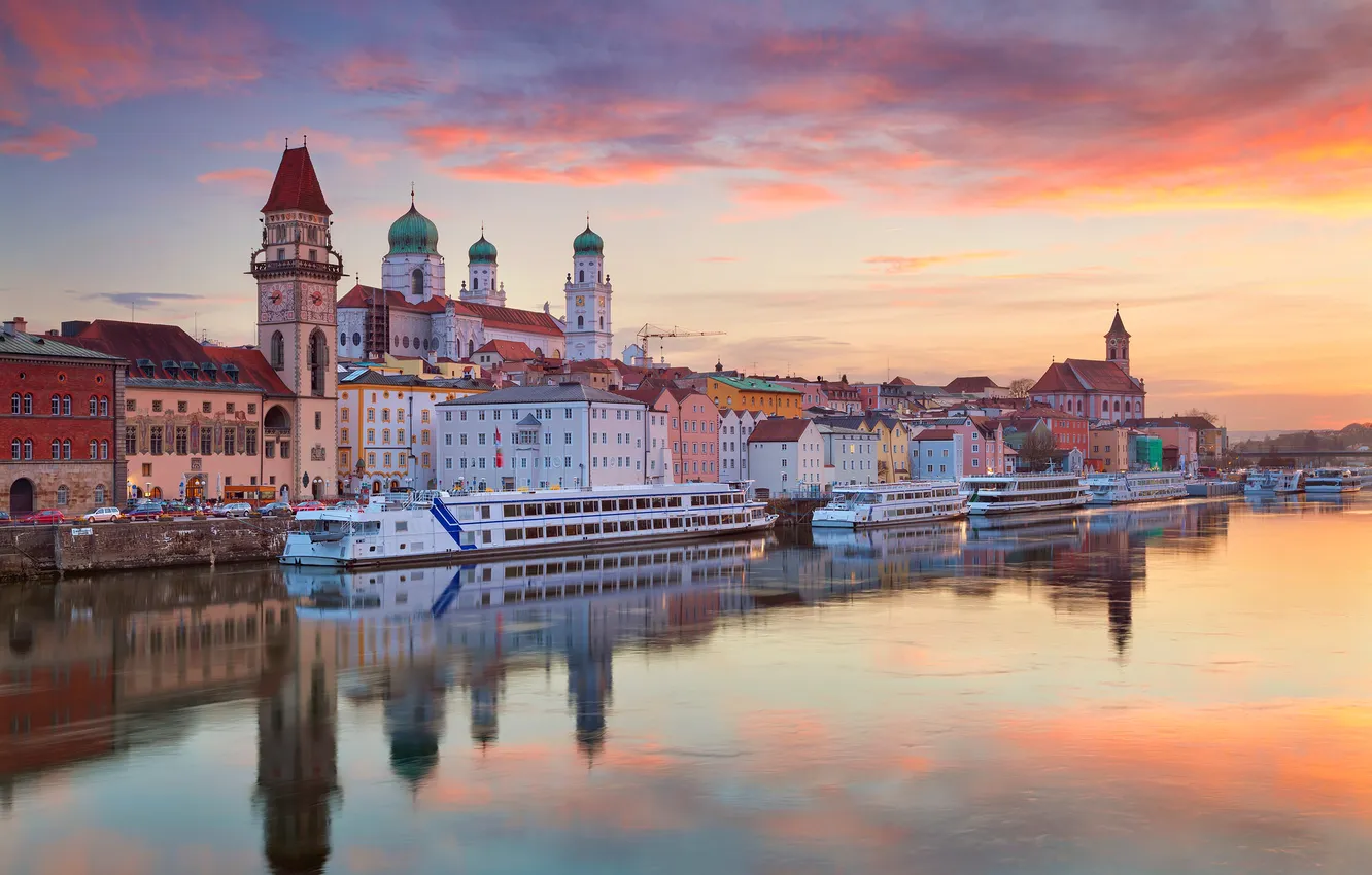 Фото обои река, корабль, дома, Германия, Бавария, собор, Дунай, Пассау