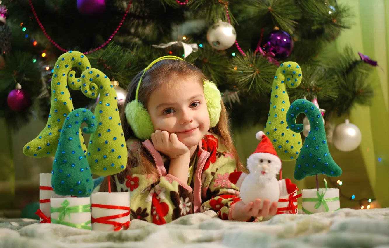 Фото обои украшения, праздник, игрушки, новый год, рождество, девочка, ёлка, ребёнок