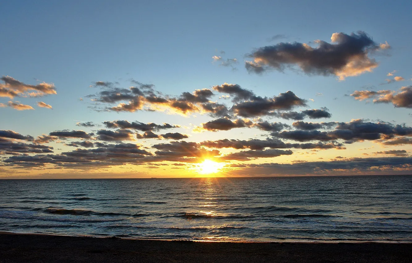 Фото обои beach, sea, sunset, clouds