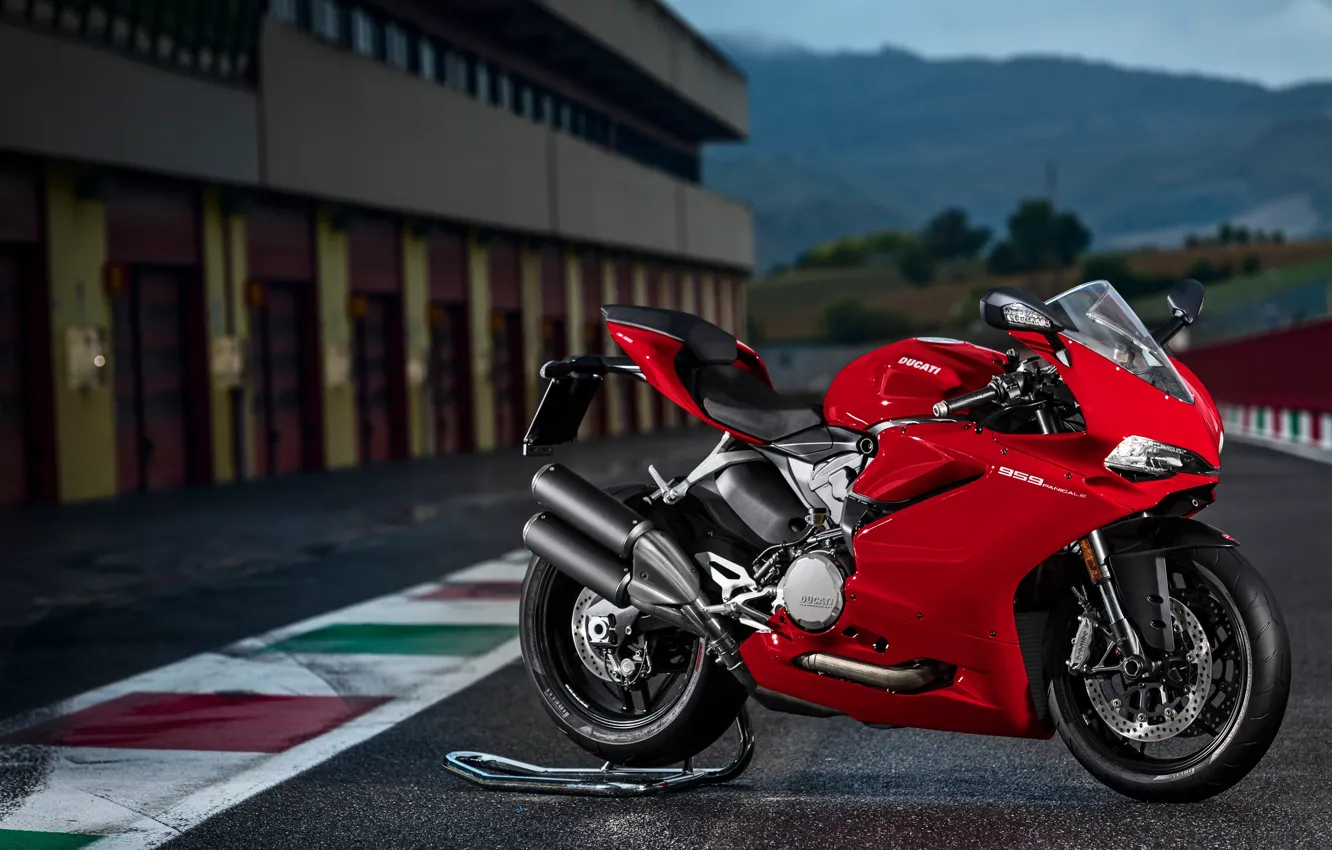 Фото обои фон, трасса, red, стоит, Ducati, moto, колёса, спортбайк