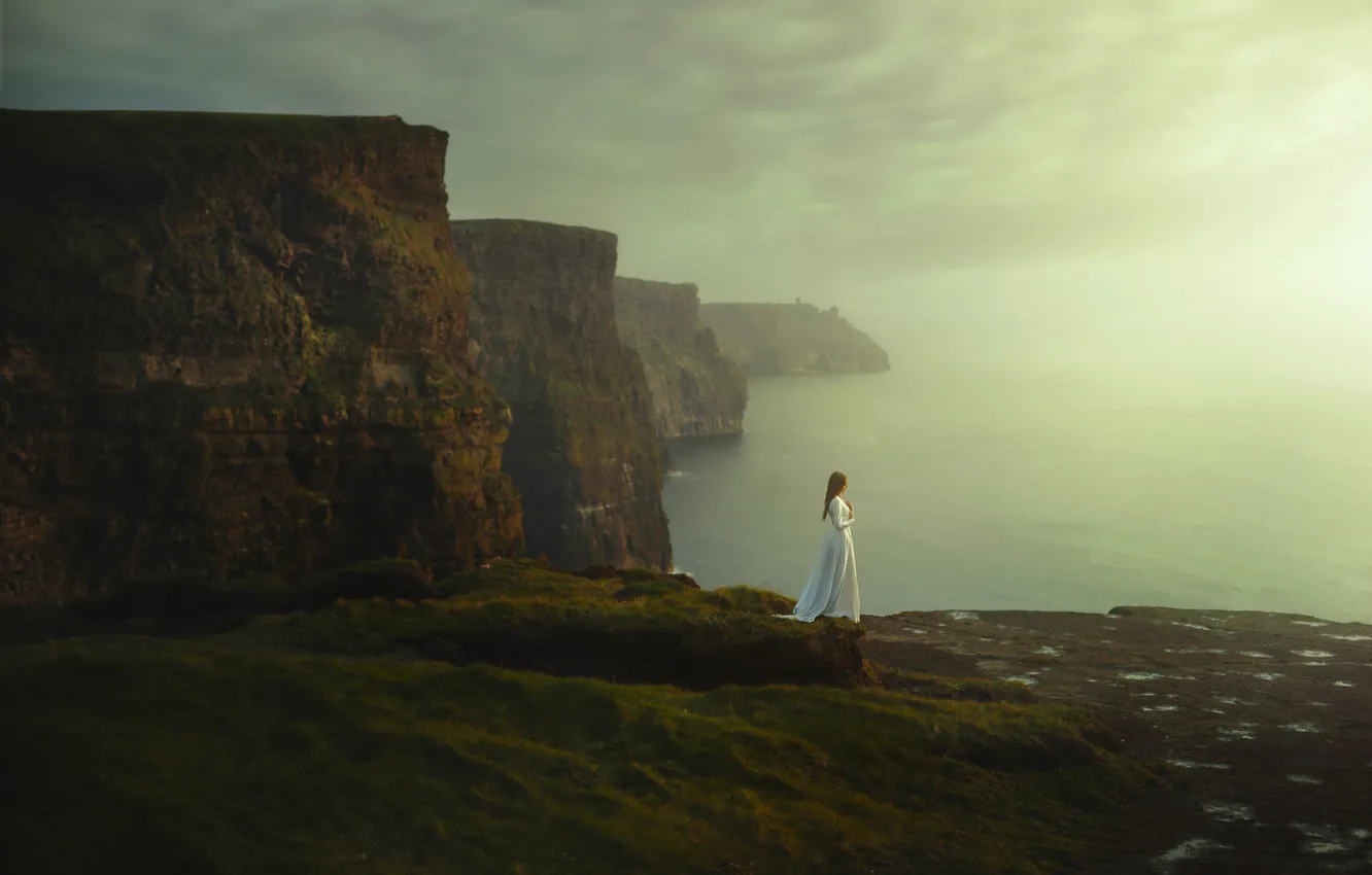 Фото обои море, девушка, природа, туман, скалы, платье, TJ Drysdale