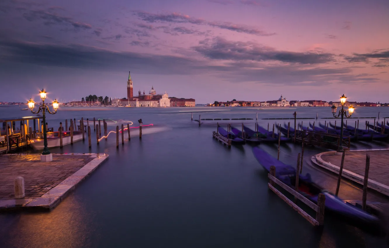 Фото обои остров, вечер, причал, фонари, Италия, Венеция, лагуна, Italy