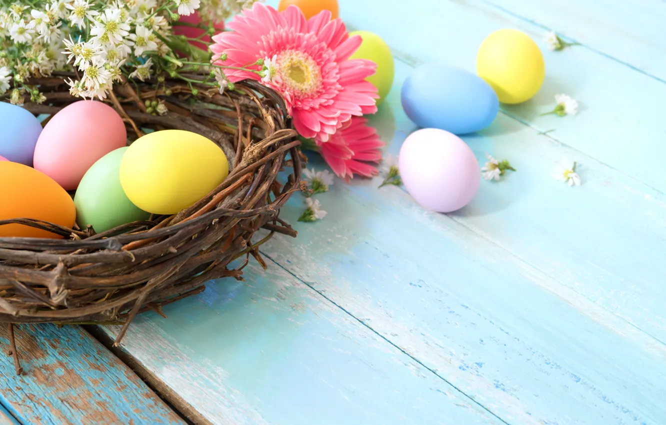 Фото обои цветы, корзина, яйца, весна, colorful, Пасха, герберы, wood