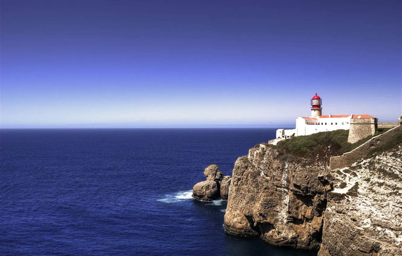 Фото обои море, небо, скала, маяк, горизонт, Португалия, Сагреш