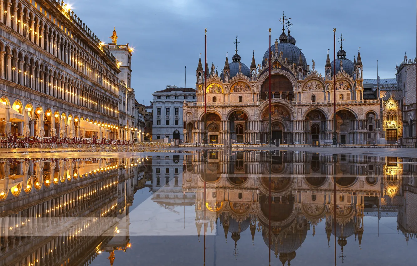 Фото обои вода, город, отражение, утро, освещение, площадь, Италия, Венеция