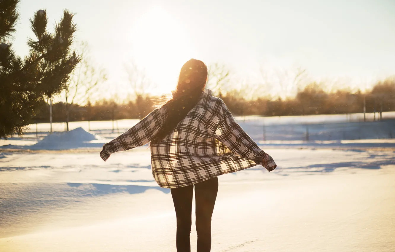 Фото обои зима, девушка, снег, волосы, брюнетка, рубашка