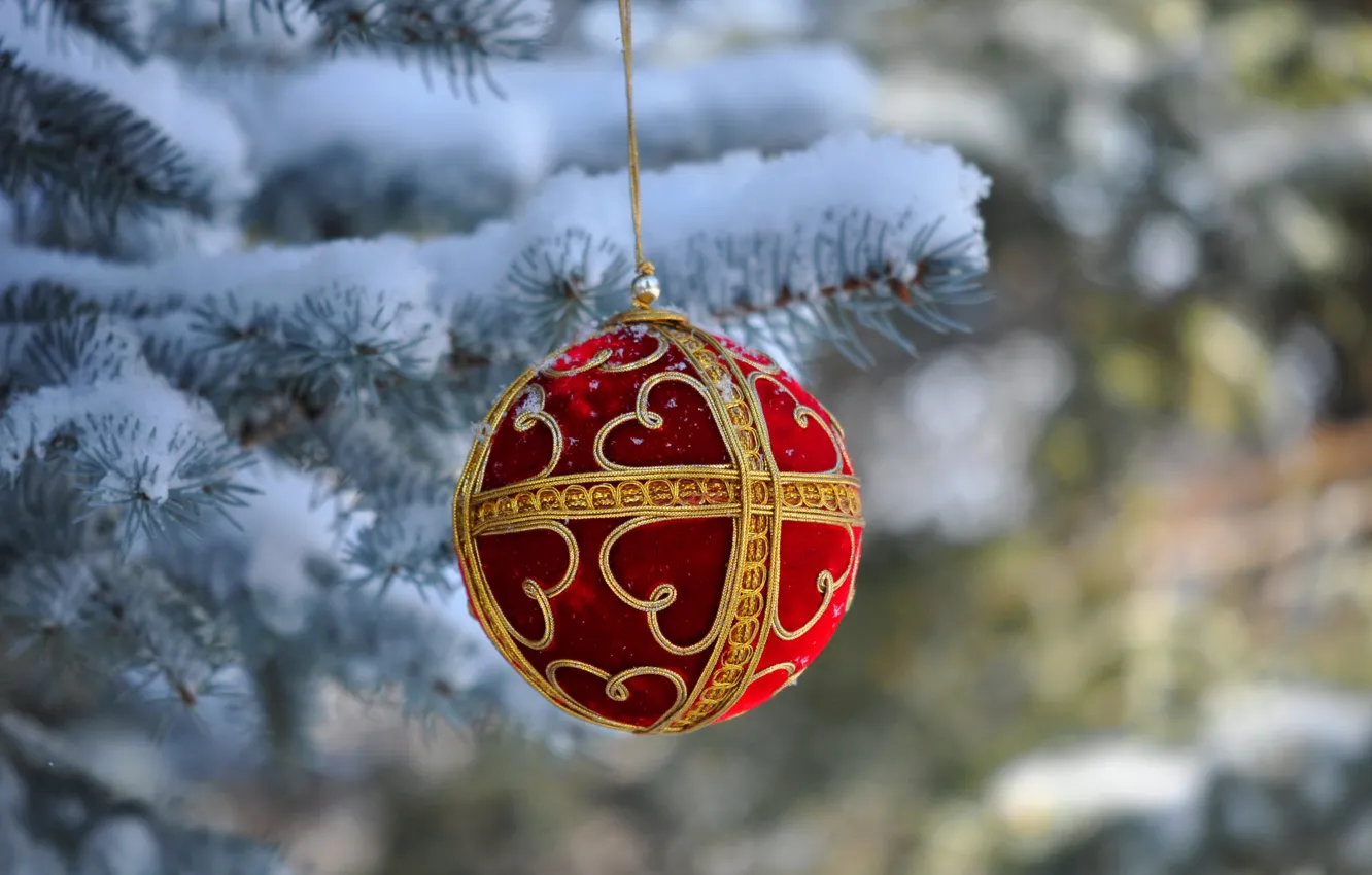 Фото обои снег, елка, шарик, Новый Год, Рождество, украшение