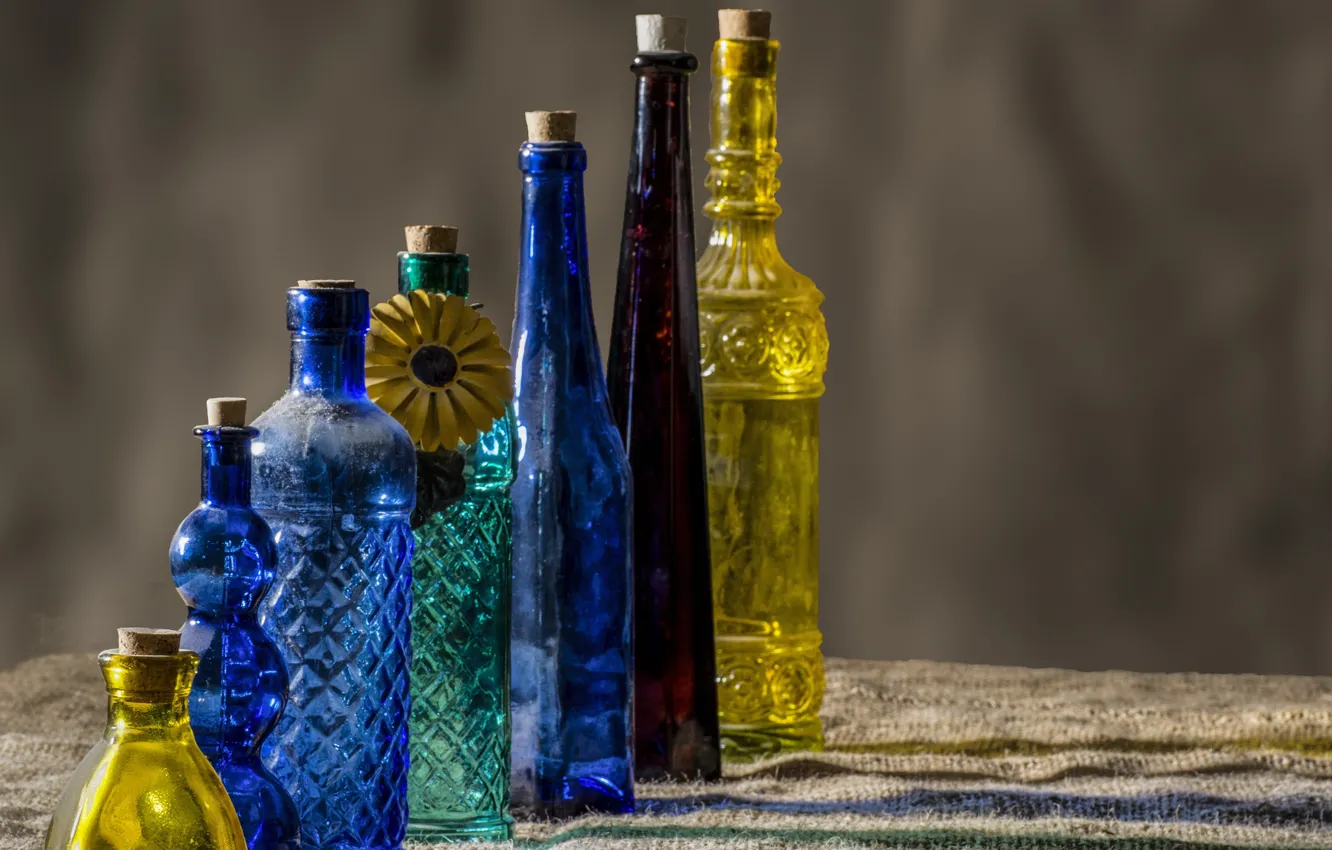 Фото обои цвет, форма, бутылки