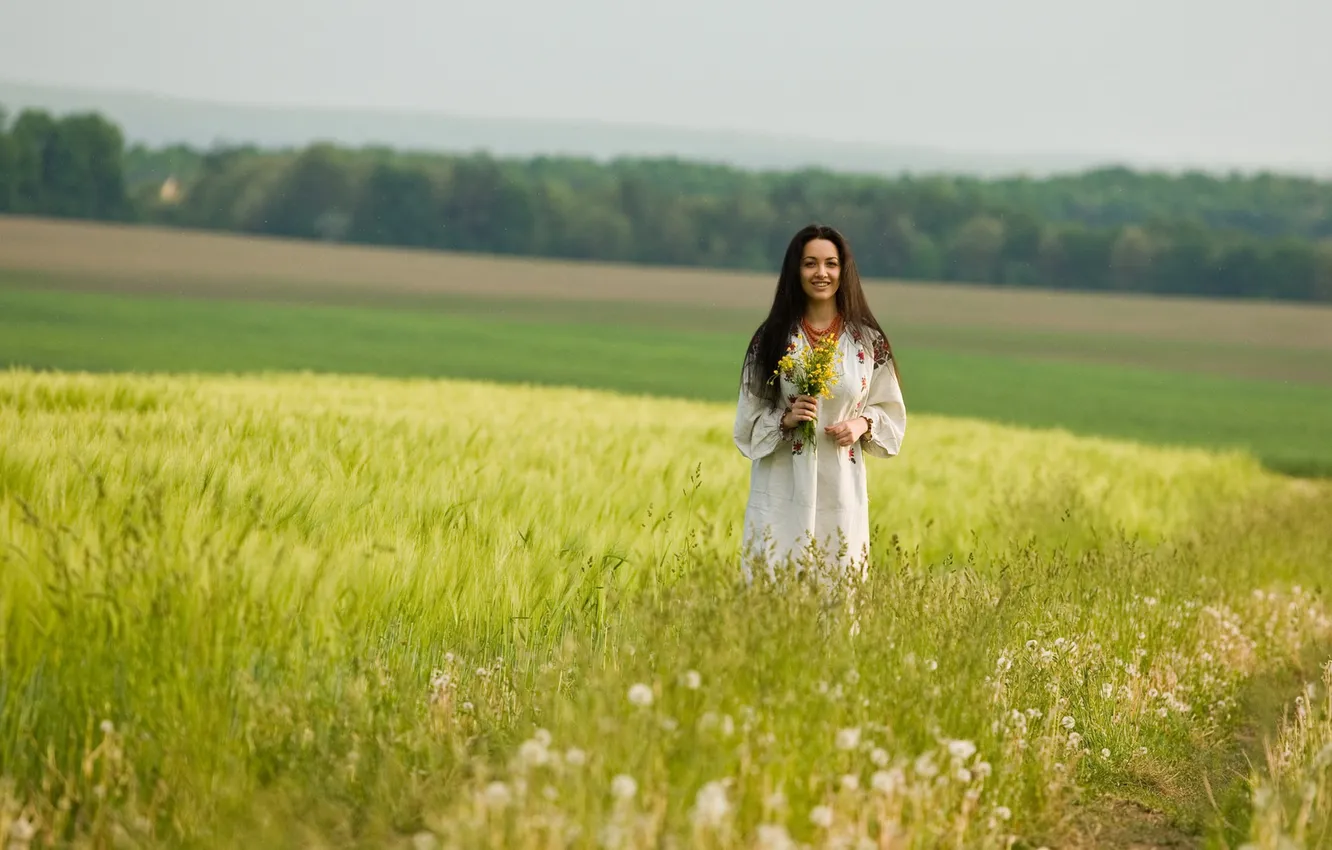 Фото обои поле, девушка, girl, field, украинка, Ukrainian, embroidery, вышиванка