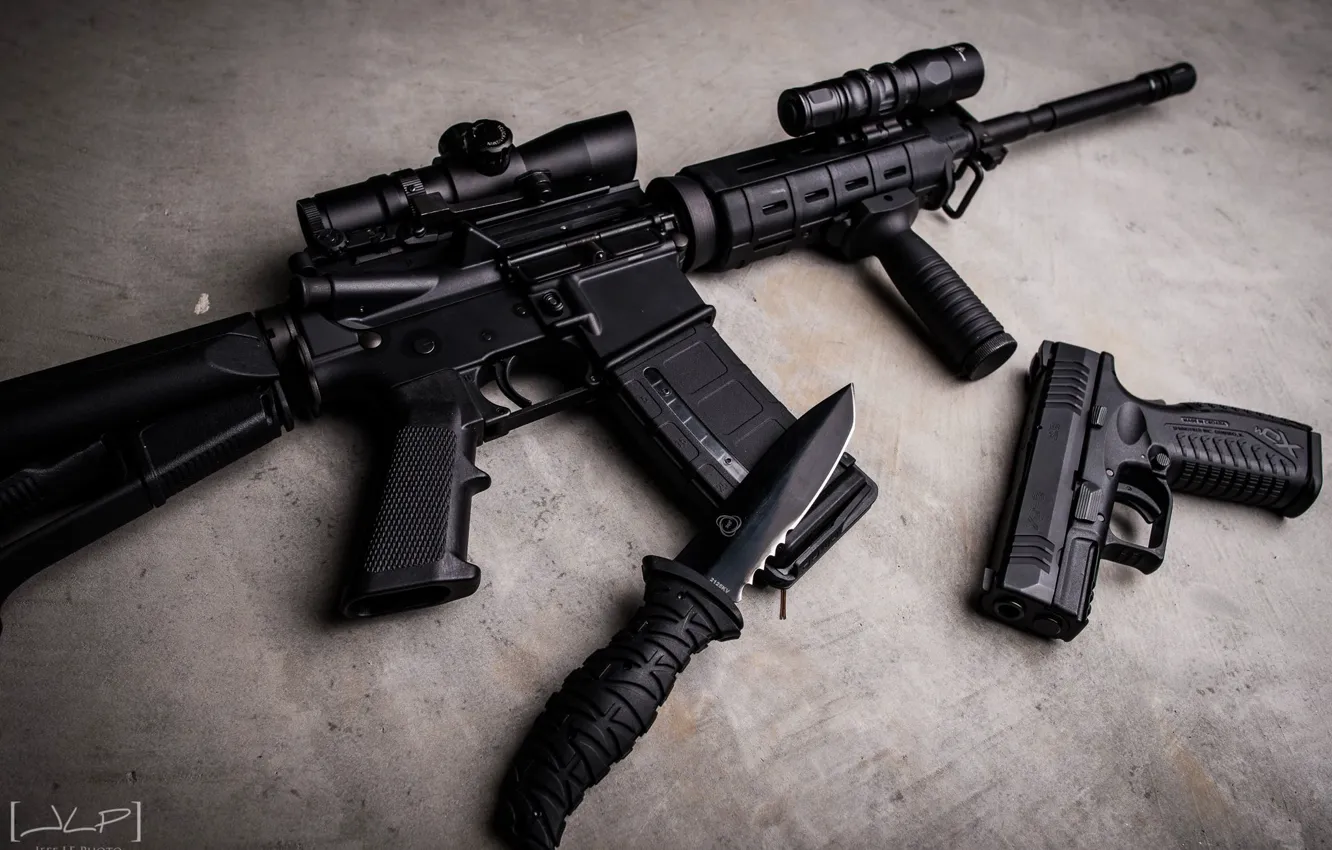 Фото обои пистолет, чёрные, нож, автомат, бетон, штурмовая винтовка, Ar-15, комплект