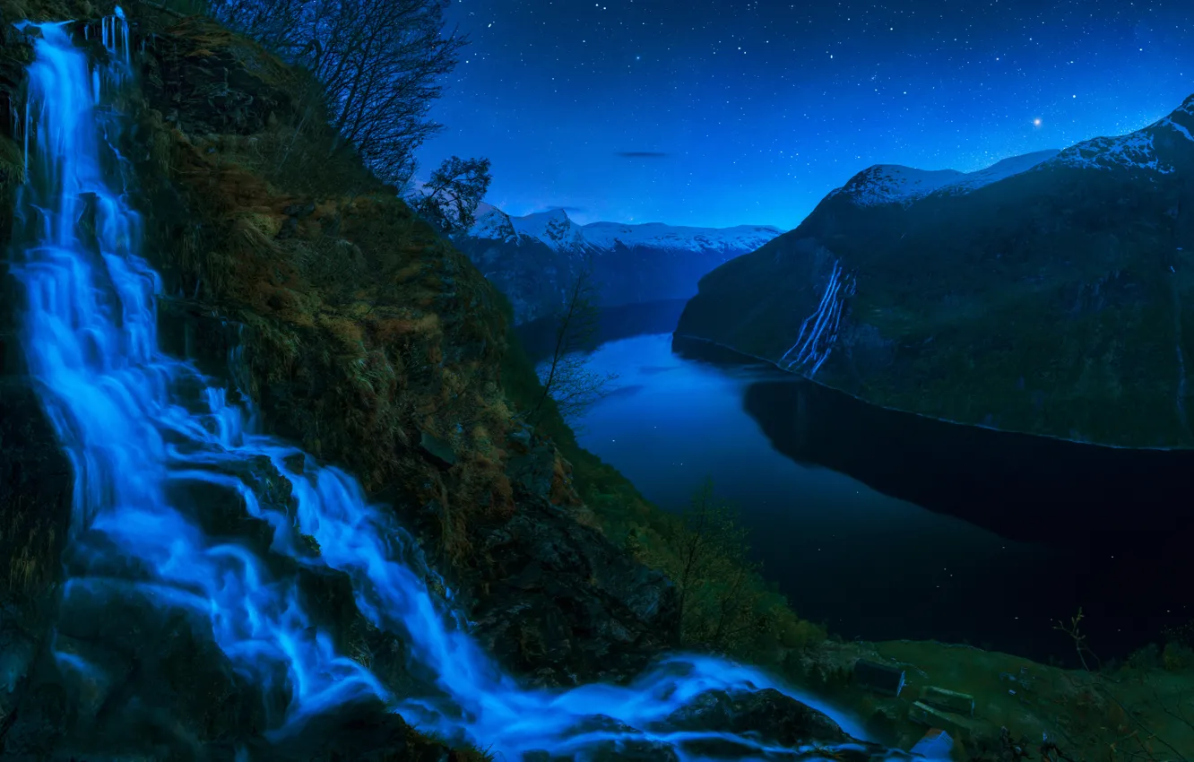 Фото обои звезды, горы, ночь, река, Норвегия, домики, водопады, фъорд