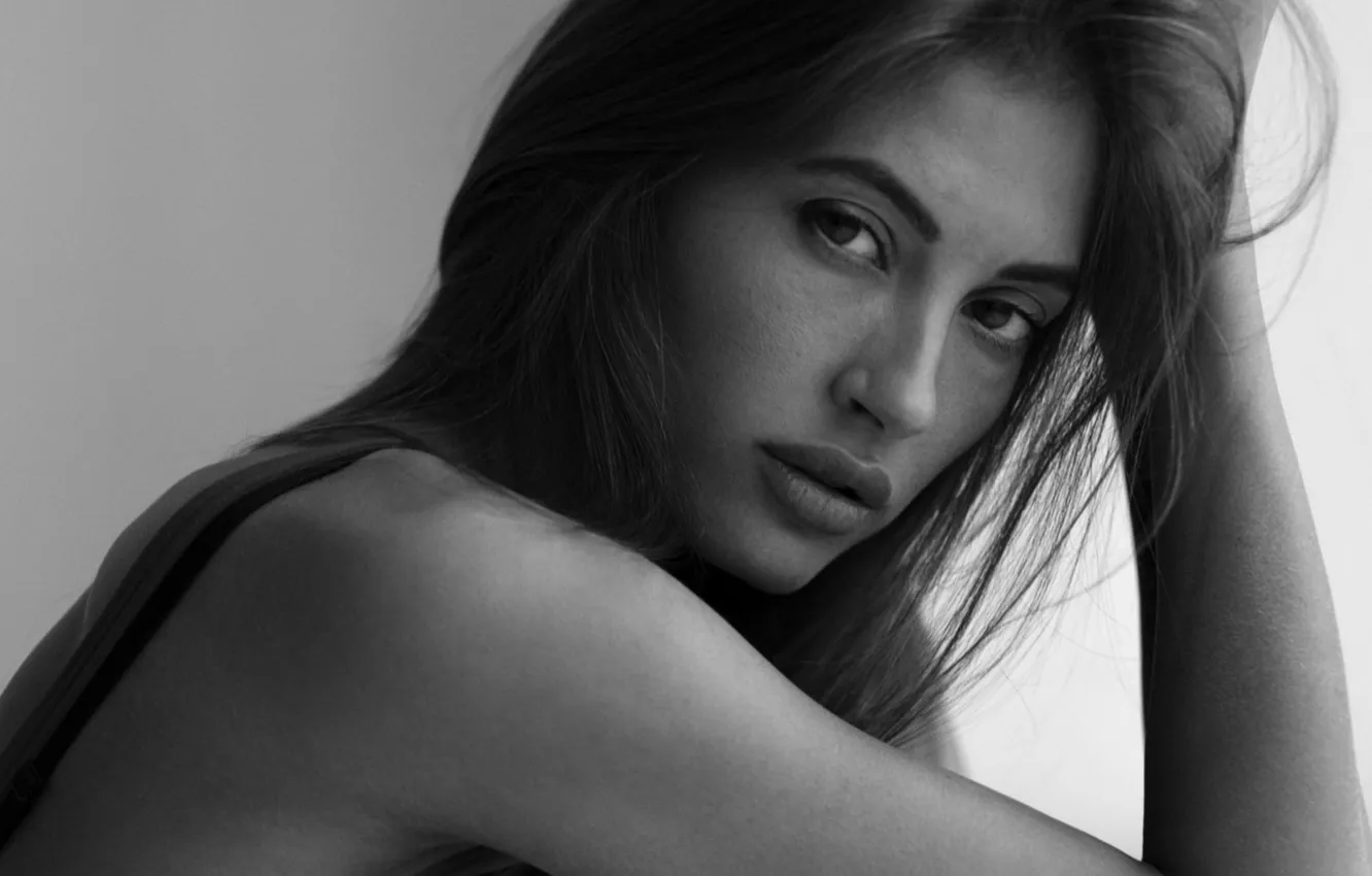 Фото обои black&white, girl, monochrome, beauty, hair, look, Taya Vais