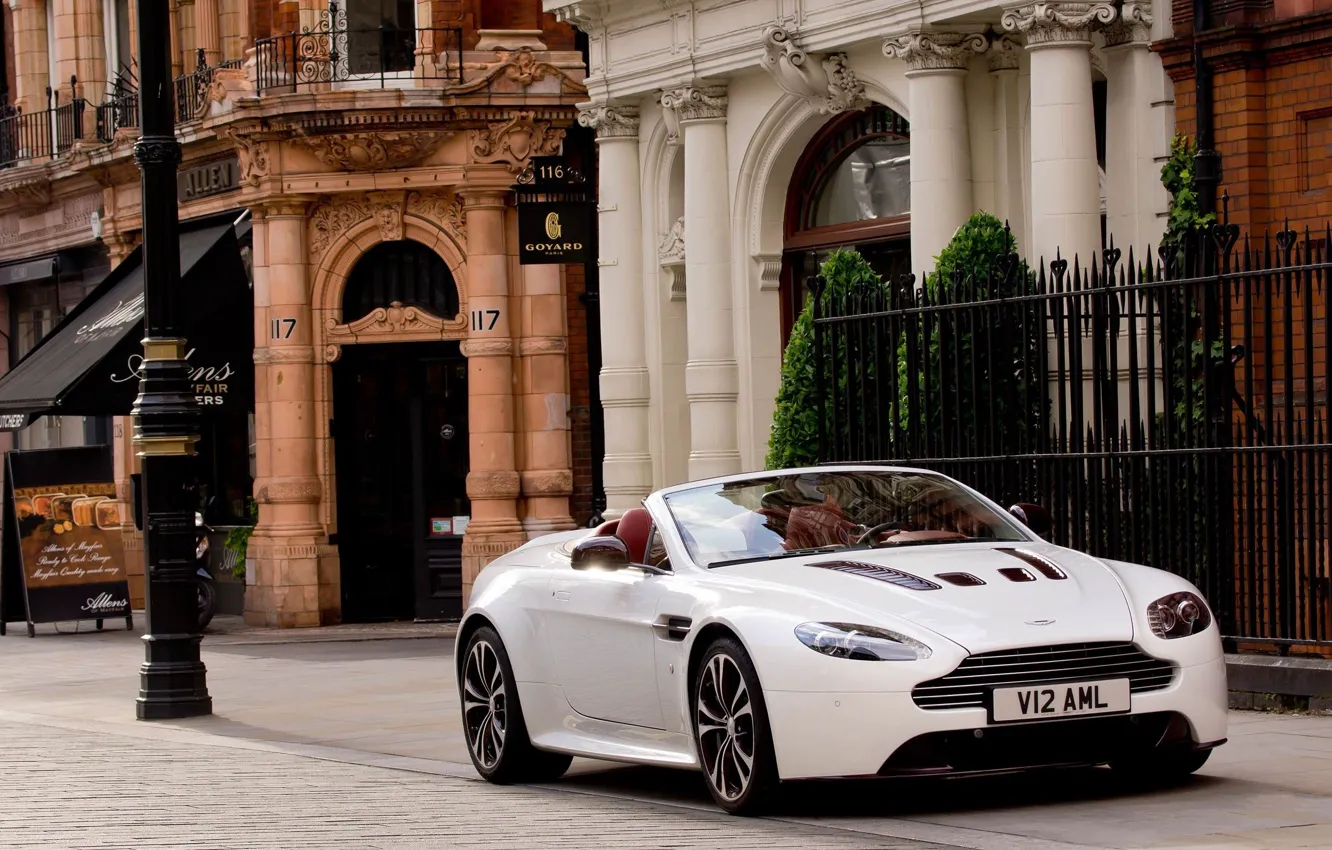 Фото обои Aston Martin, Vantage, V12