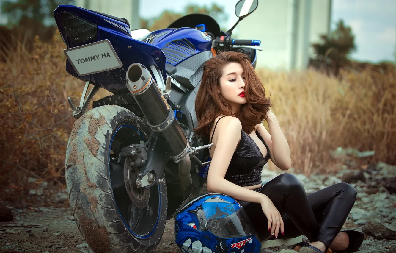 Фото обои девушка, фон, мотоцикл